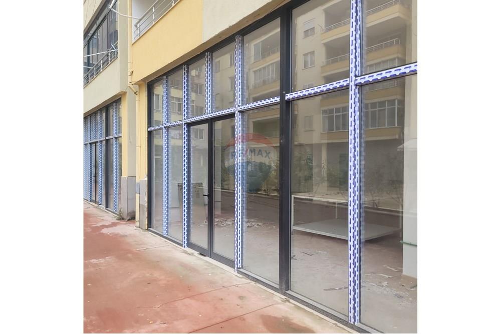 Shop for sale in the Astir area near vila l
