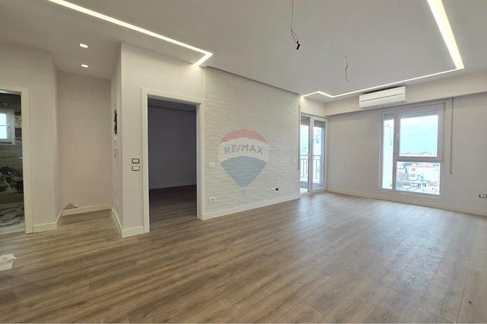 Appartement 2+1 à vendre près de shkolla e kuqe