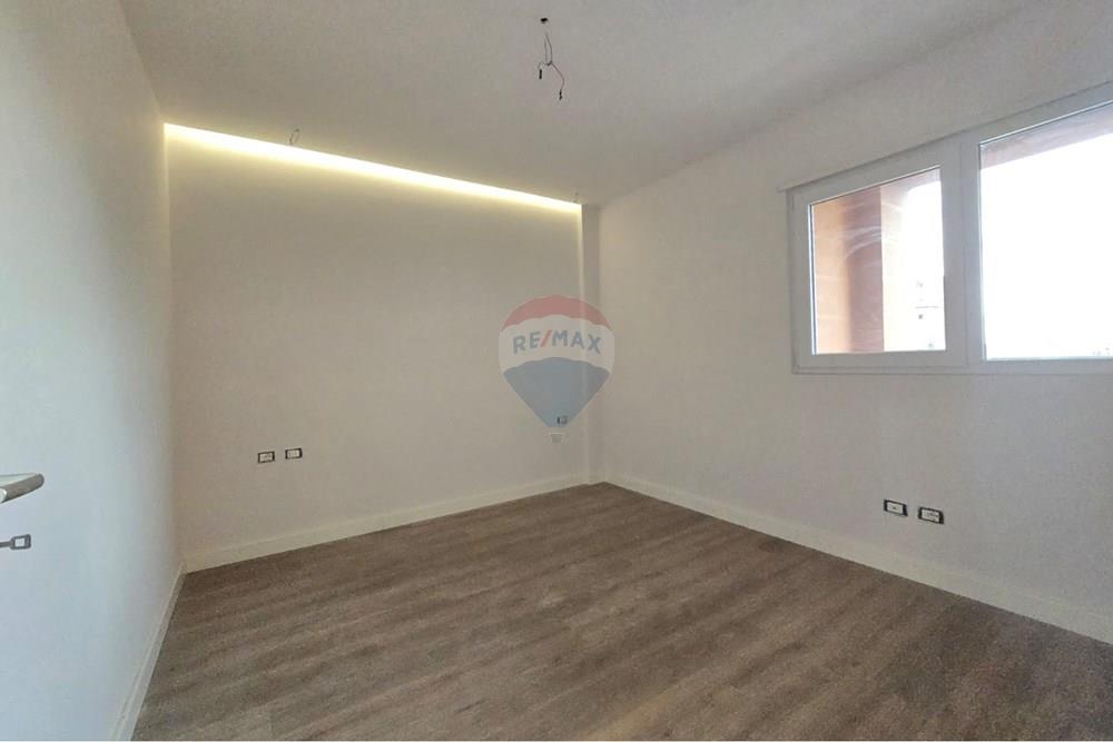 Appartement 2+1 à vendre près de shkolla e kuqe (3)