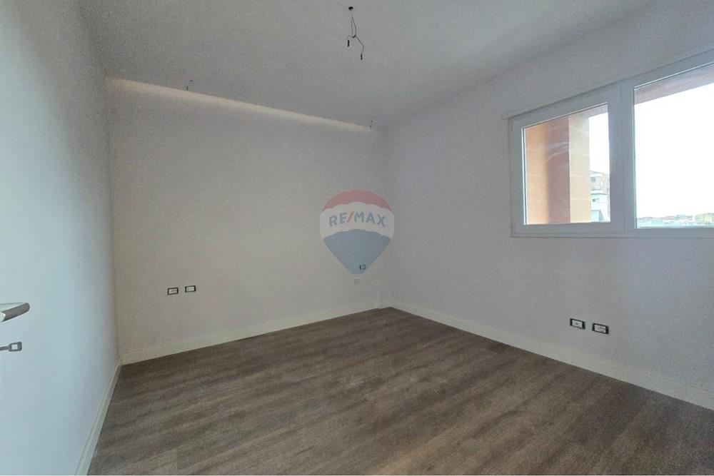 Appartement 2+1 à vendre près de shkolla e kuqe (4)