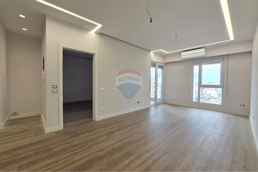 Appartement 2+1 à vendre près de shkolla e kuqe (5)