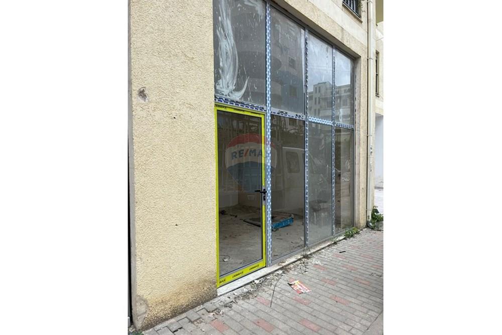 Shitet ambient biznesi me sipërfaqe 23.7 m² në zonën e don bosko.