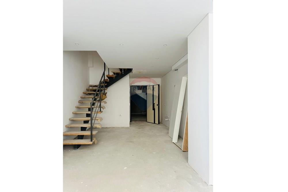 Duplex for sale with private yard high quality construction in well-managed building (2)