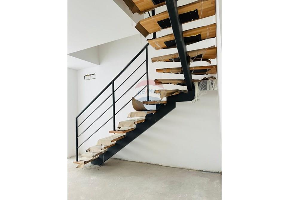 Duplex for sale with private yard high quality construction in well-managed building (4)