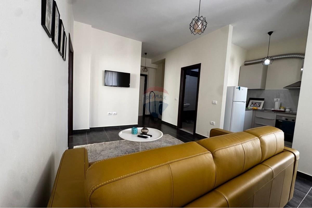 Appartamento residenziale in vendita, situato in una zona tranquilla a gjiri i lalzit, Durrës, albania. L'appartamento è arredato e ha una superficie di 51 m². (4)