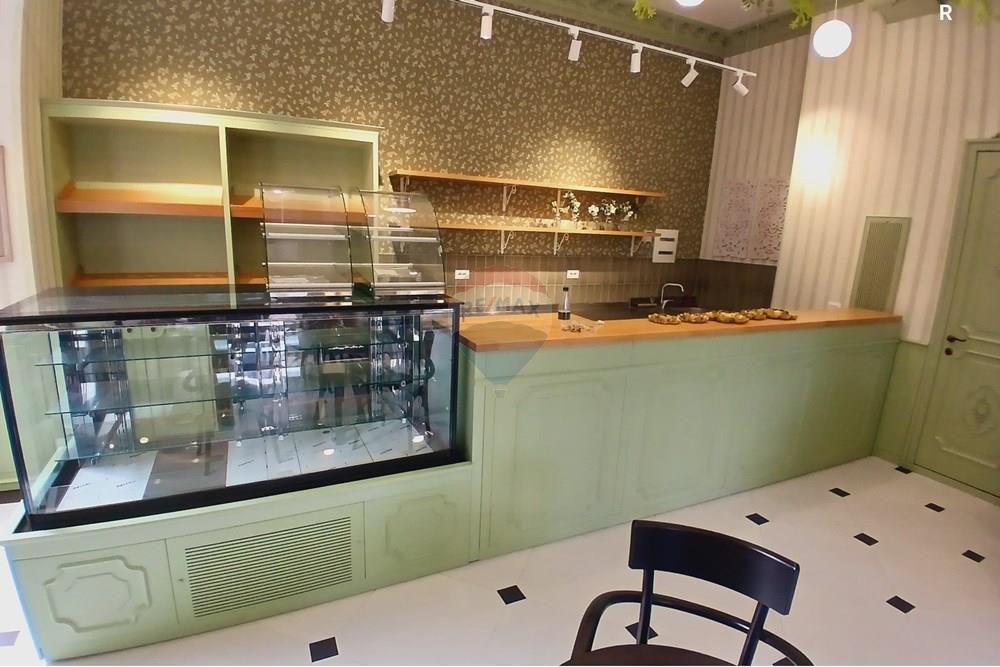 À vendre : Ambient bakery-coffee au complexe asl !!