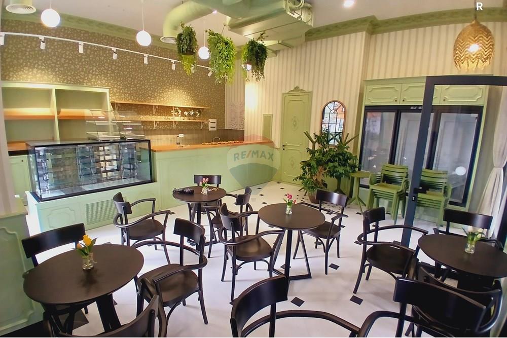 À vendre : Ambient bakery-coffee au complexe asl !!
