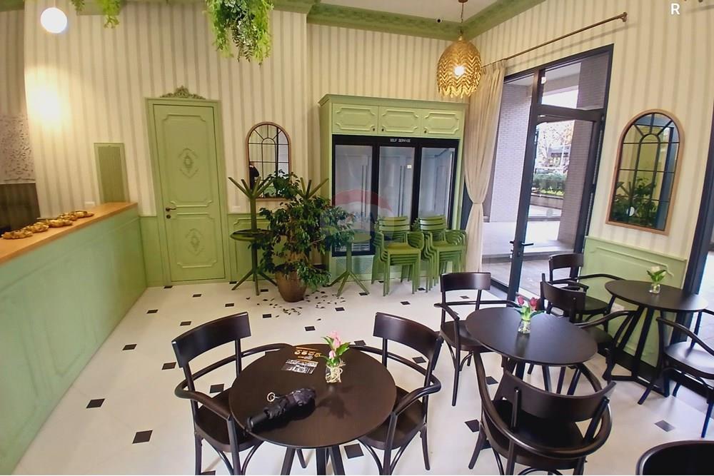 À vendre : Ambient bakery-coffee au complexe asl !!