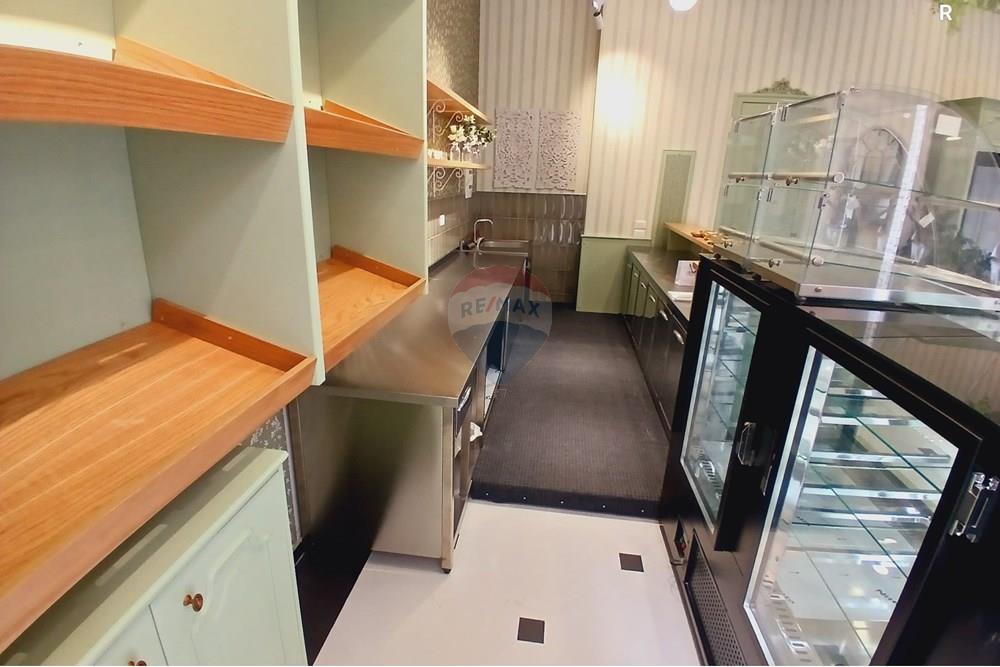 À vendre : Ambient bakery-coffee au complexe asl !!