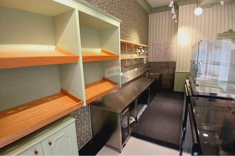 À vendre : Ambient bakery-coffee au complexe asl !!