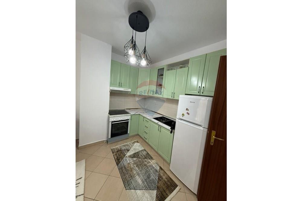 Apartamento ubicado en la primera planta residencial con orientación sureste, que ofrece luz natural durante todo el día. (3)