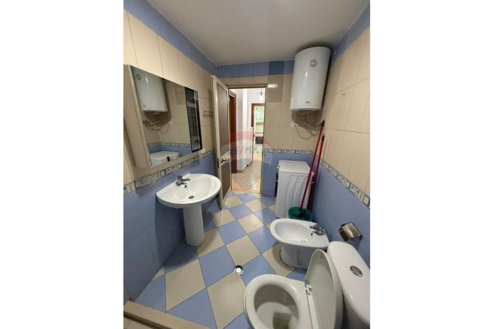 Apartamento ubicado en la primera planta residencial con orientación sureste, que ofrece luz natural durante todo el día. (5)