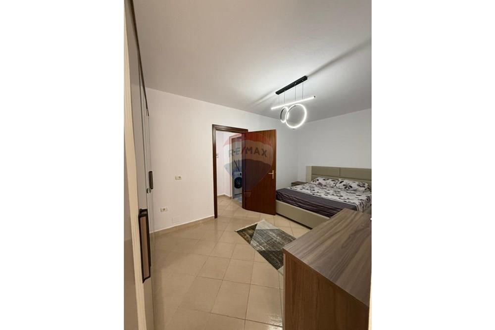 Apartamento ubicado en la primera planta residencial con orientación sureste, que ofrece luz natural durante todo el día. (8)