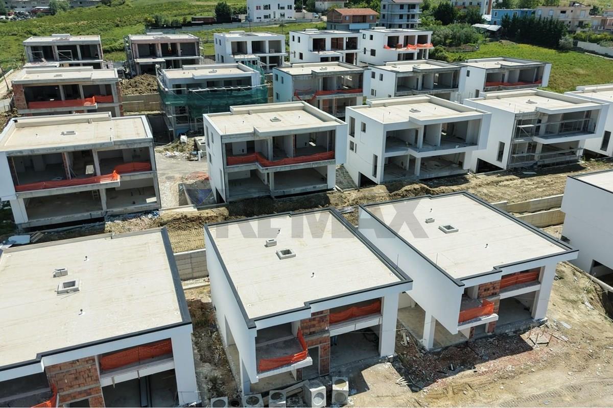 Vi presentiamo una villa di alto standard vicino al lago farka. (4)