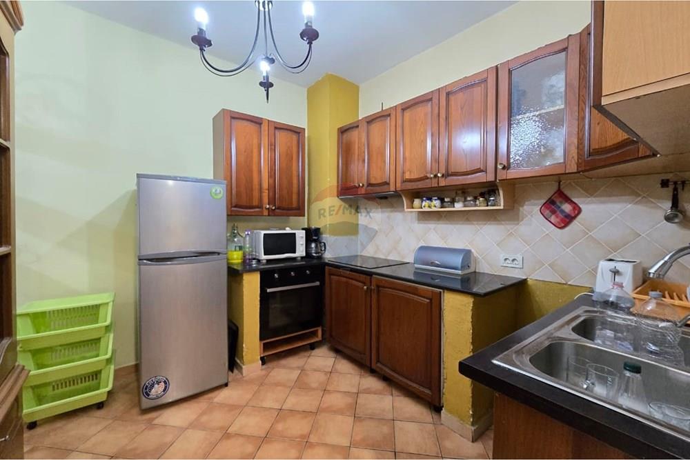 Apartamento ubicado en Komuna e Parisit cerca de ola fast food