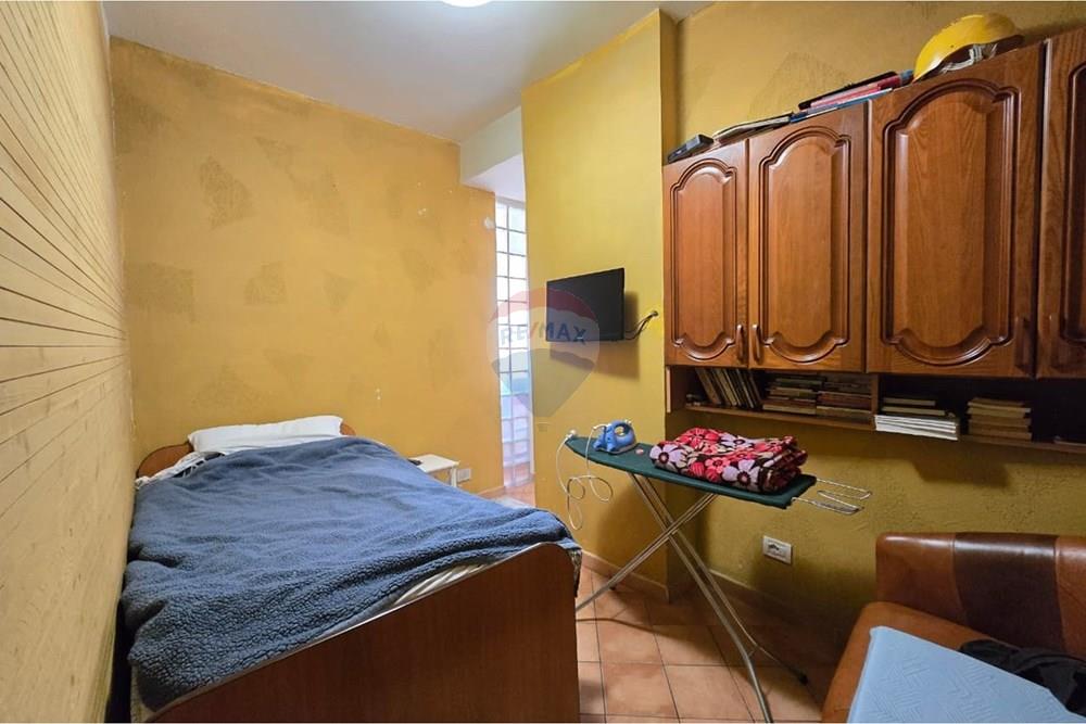 Apartamento ubicado en Komuna e Parisit cerca de ola fast food