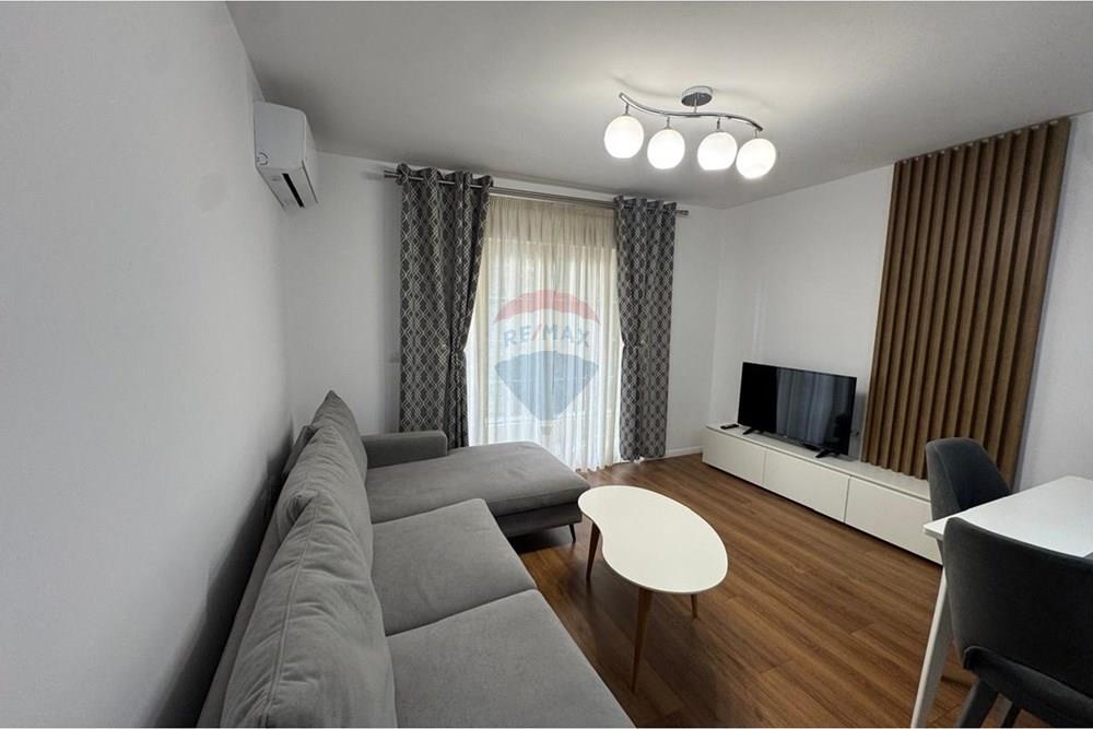 Apartamento en venta 2+1+2 en una zona tranquila cerca de la escuela osman myrderizi, en la calle besnik sykja.