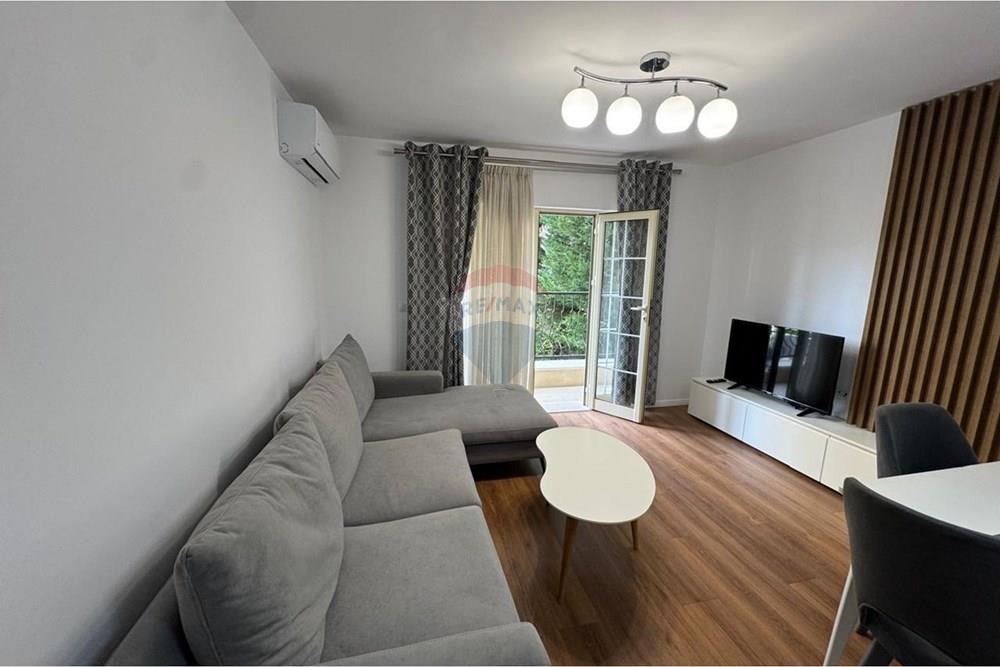 Apartamento en venta 2+1+2 en una zona tranquila cerca de la escuela osman myrderizi, en la calle besnik sykja. (2)
