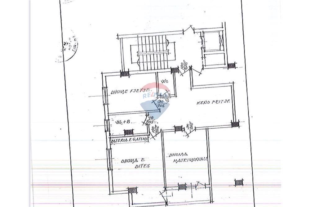 Part of a well-managed building with elevator.