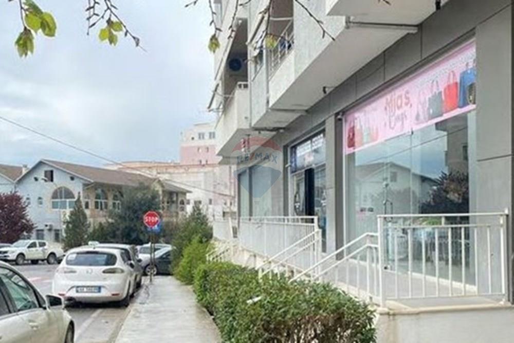 Qesarak, Tirana