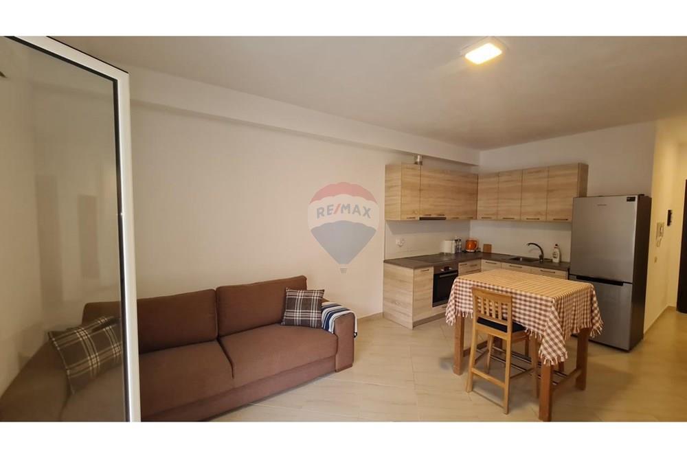 Apartament 1+1 në shitje në kompleksin oslo, lungomare, Vlorë (2)