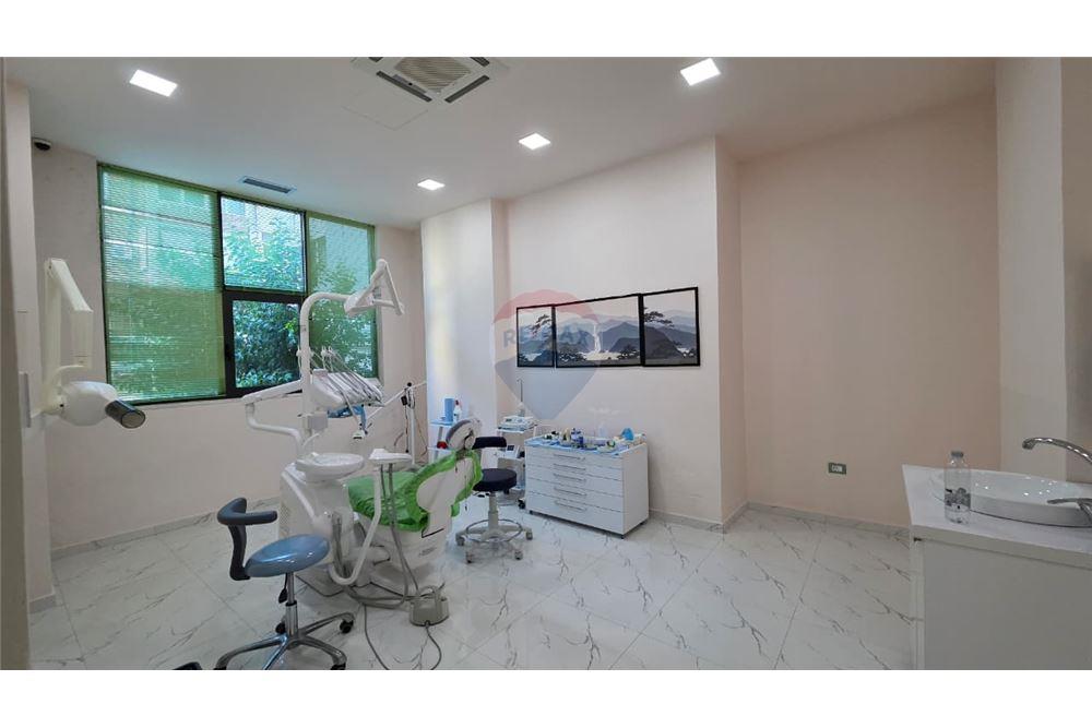 Clínica dentária à venda em Vlorë, perto do ginásio 'Ali Demi' (3)