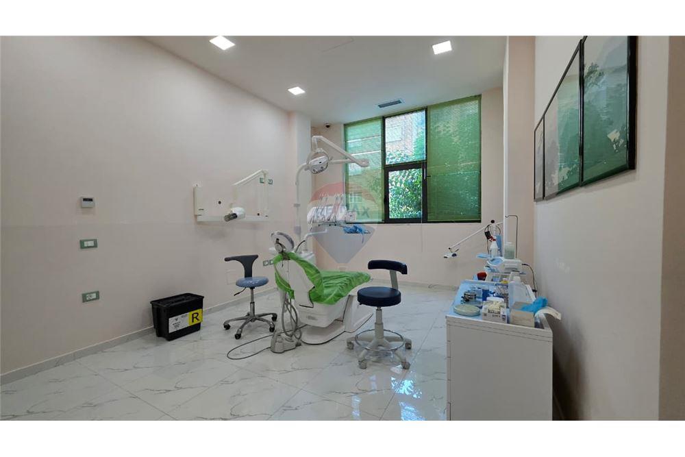 Clínica dentária à venda em Vlorë, perto do ginásio 'Ali Demi' (4)