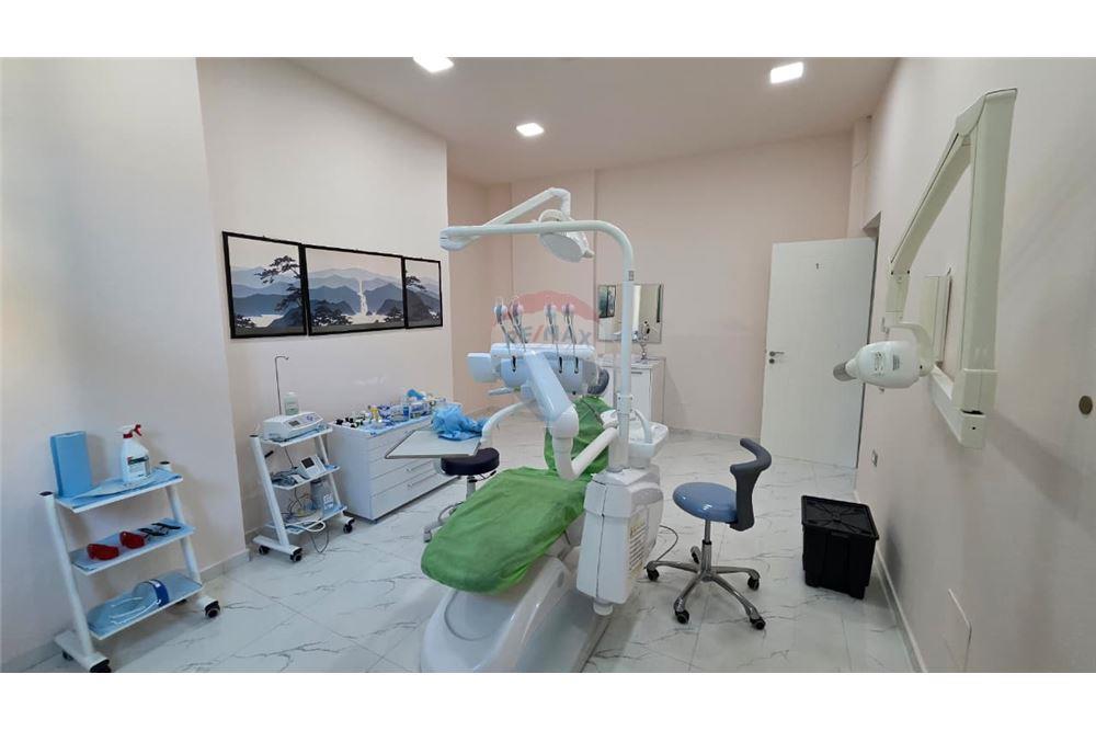 Clínica dentária à venda em Vlorë, perto do ginásio 'Ali Demi' (6)