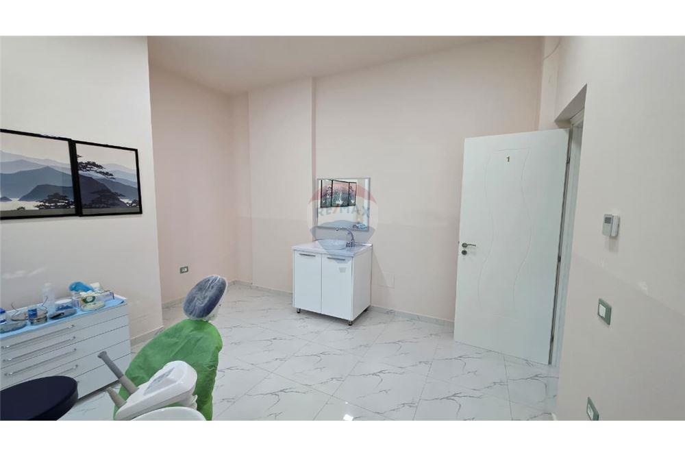 Clínica dentária à venda em Vlorë, perto do ginásio 'Ali Demi' (7)