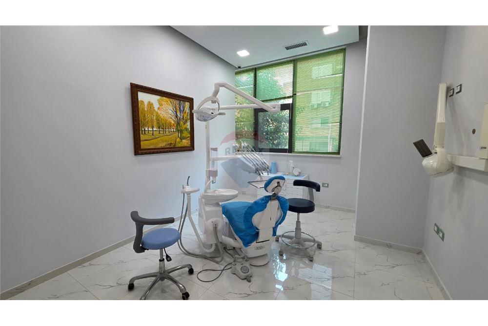 Clínica dentária à venda em Vlorë, perto do ginásio 'Ali Demi' (8)