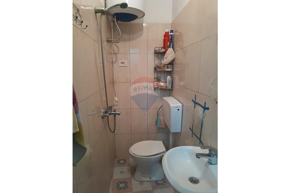 Shitet apartament 3+1+2 te mine peza