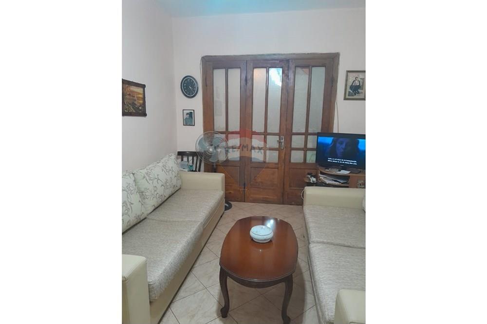 Shitet apartament 3+1+2 te mine peza