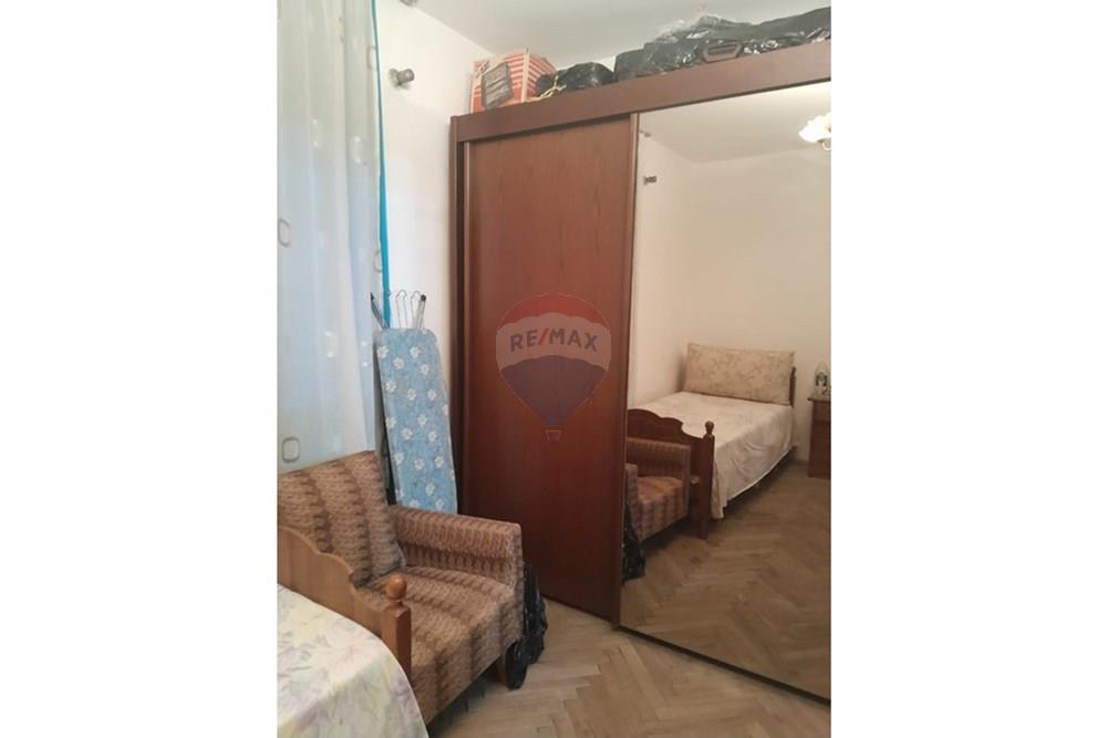Shitet apartament 3+1+2 te mine peza