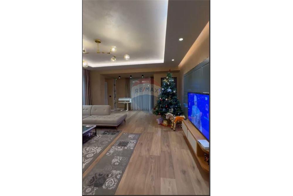 Duplex lluksoz a çole, vicino a fjortes (3)