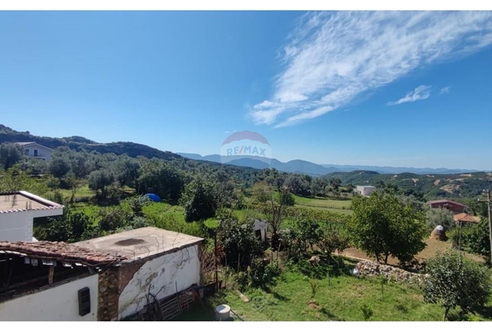Villa in vendita, 3 piani a priske, dajt