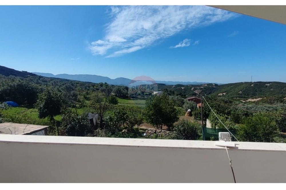 Villa in vendita, 3 piani a priske, dajt
