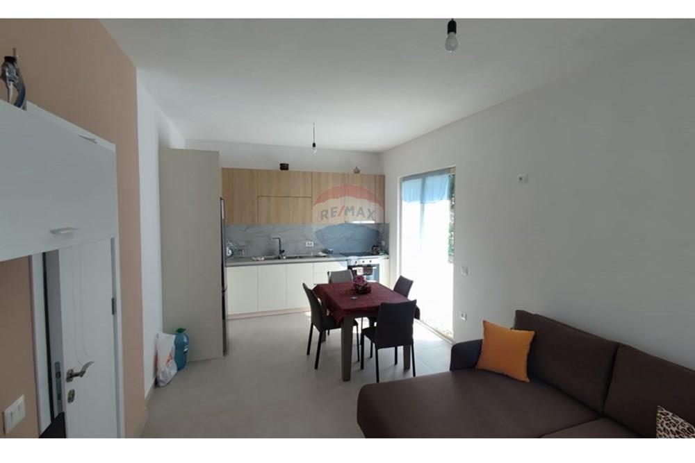 Villa in vendita, 3 piani a priske, dajt