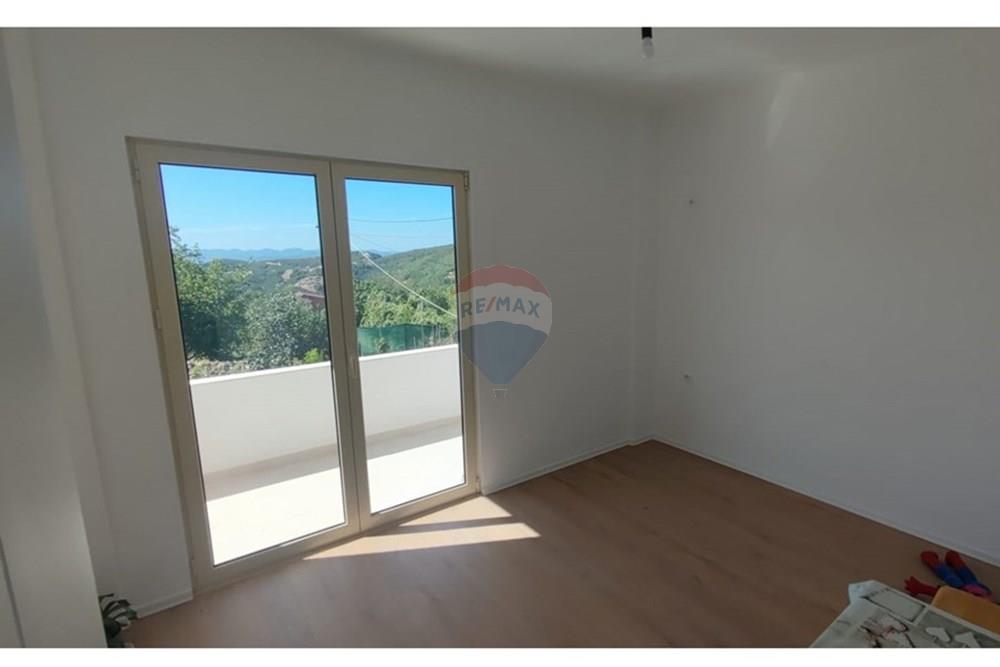 Villa in vendita, 3 piani a priske, dajt