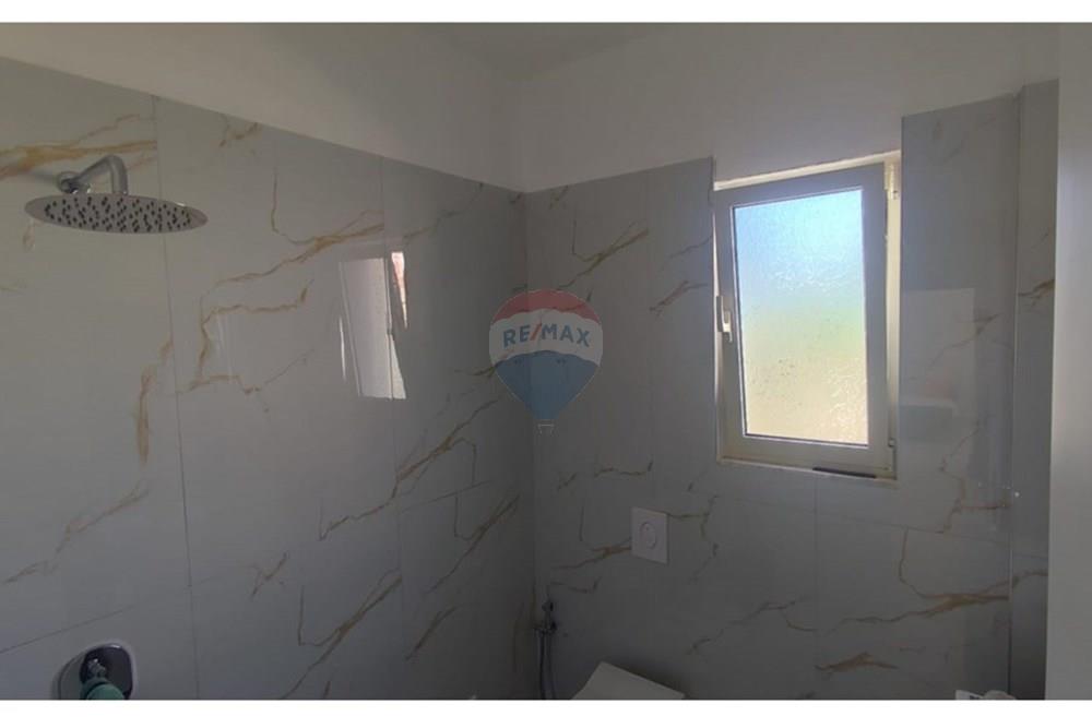 Villa in vendita, 3 piani a priske, dajt