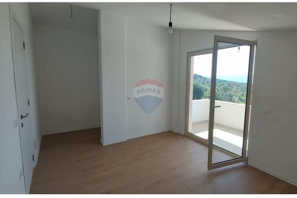 Villa in vendita, 3 piani a priske, dajt