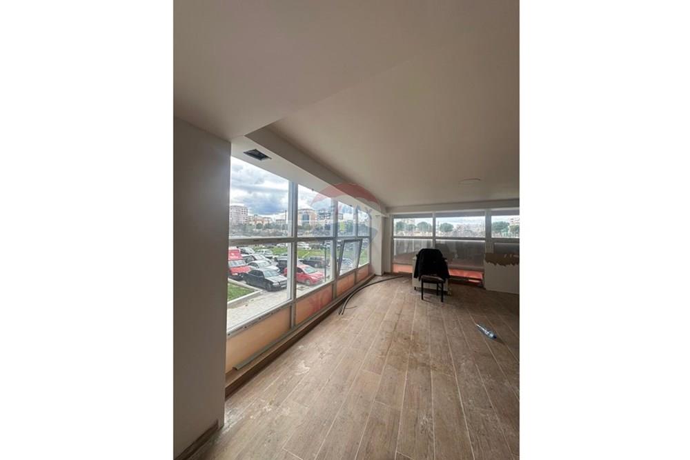 Commercial space for rent (3)