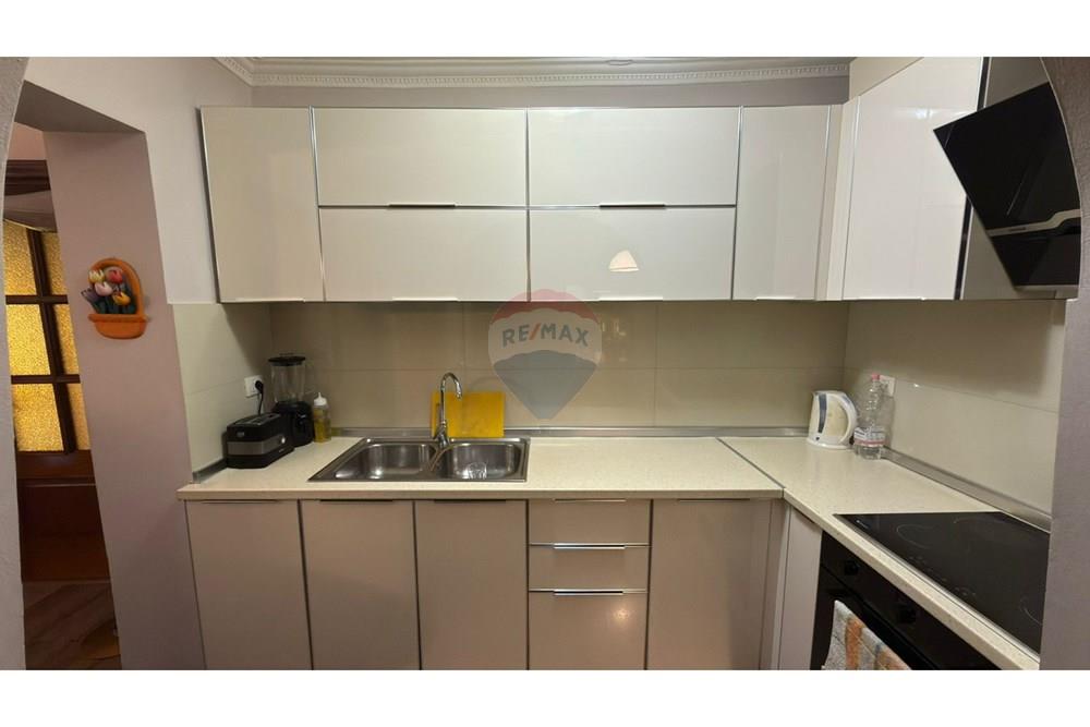 Appartement à vendre 3+1 rue e kavajës