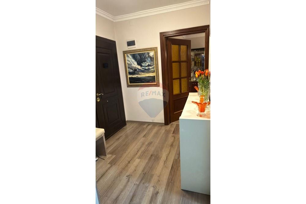 Appartement à vendre 3+1 rue e kavajës