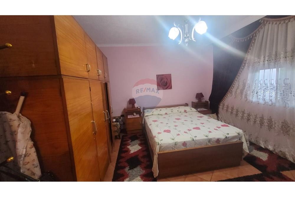 À vendre : Une villa modeste de 1 étage avec grenier meublée (2)