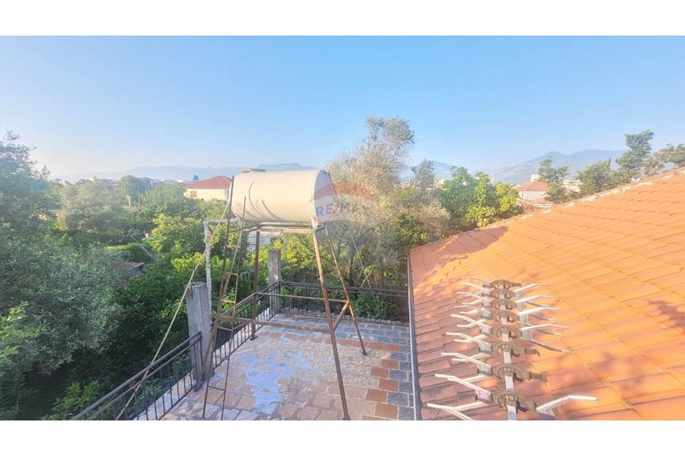 À vendre : Une villa modeste de 1 étage avec grenier meublée (4)