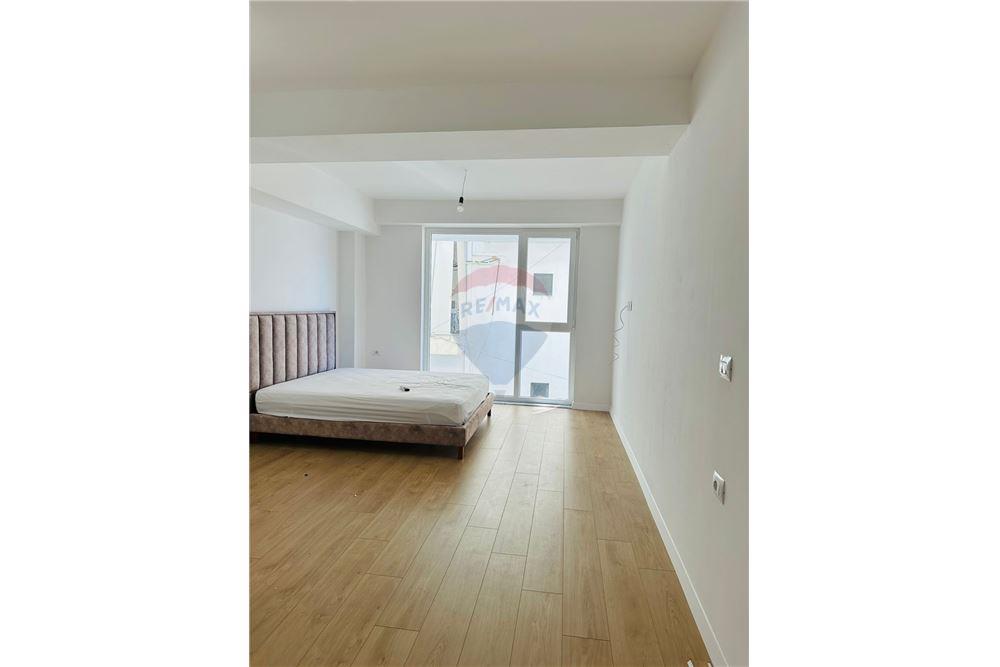 Duplex in vendita con cortile privato costruzione di alta qualità in edificio ben gestito (6)