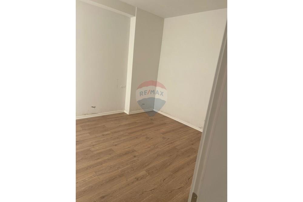 Shitet apartament 2+1 ne Yzberisht.