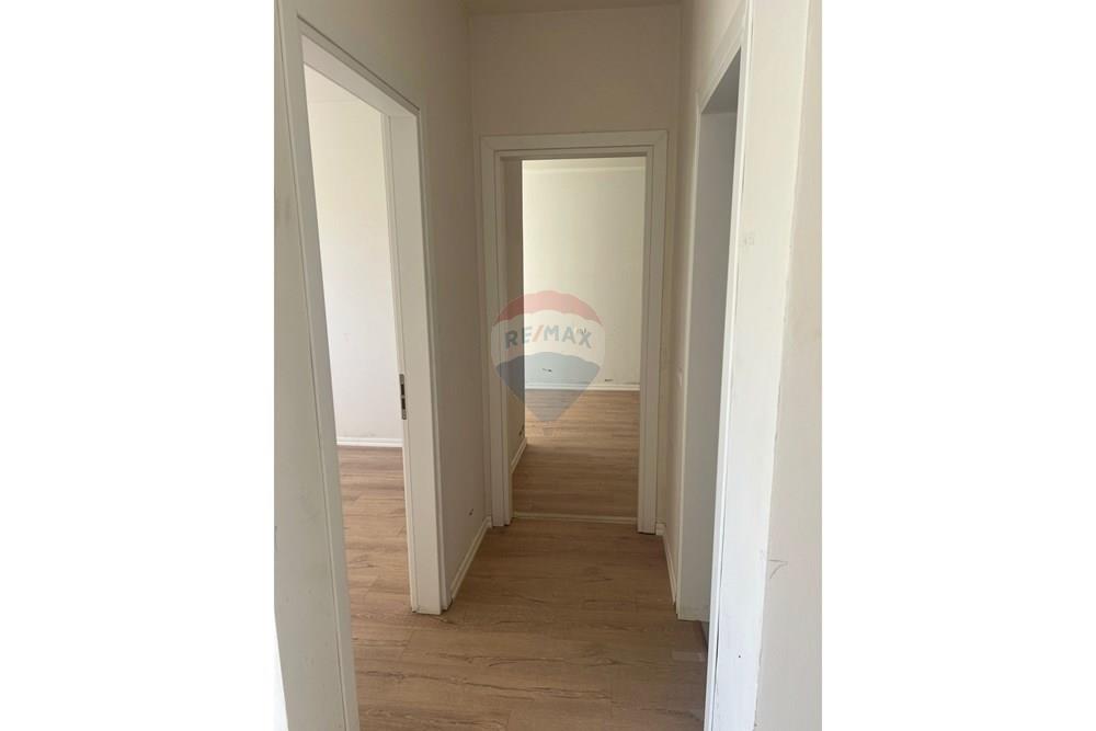 Shitet apartament 2+1 ne Yzberisht.
