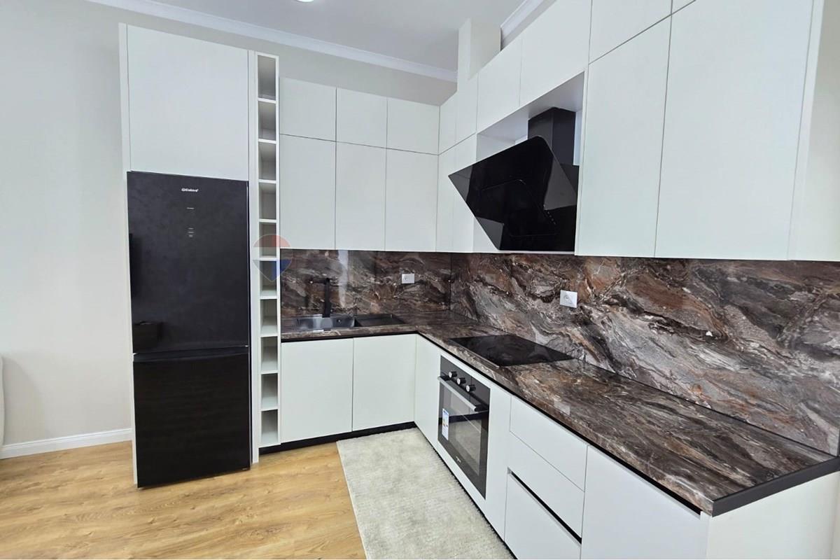 Appartamenti situati nella zona di astirit, a vila l.