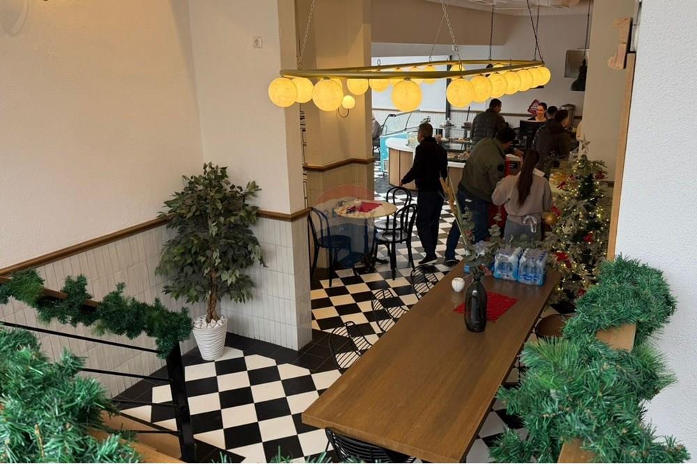 Shitet lokal komercial me sipërfaqe 88.6 m², i pozicionuar pranë shkollës fillore ismail qemaili, afër qendrës tregtare dhe në një lagje shumë të frekuentuar. (4)